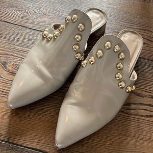 AGL LEATHER PATENT MULES GOLD STUDDED 39 Pale Gray PATENT ITALY